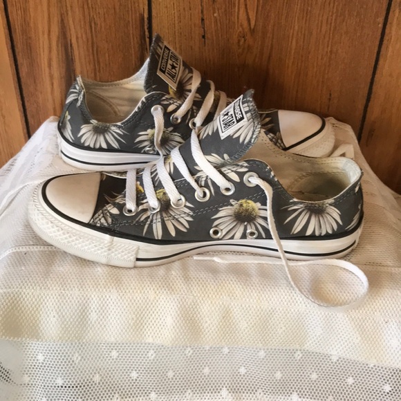 daisy converse shoes